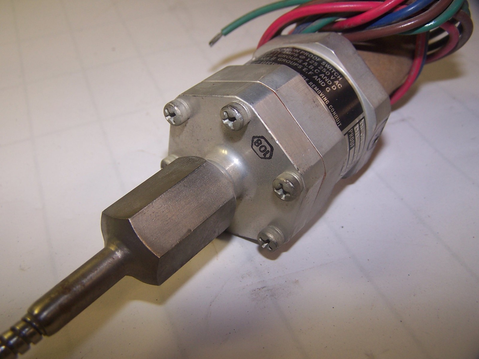 NEW ITT CONOFLOW PRESSURE SENSOR TYPE 300A WITH ITT PRESSURE SWITCH 115P1S648