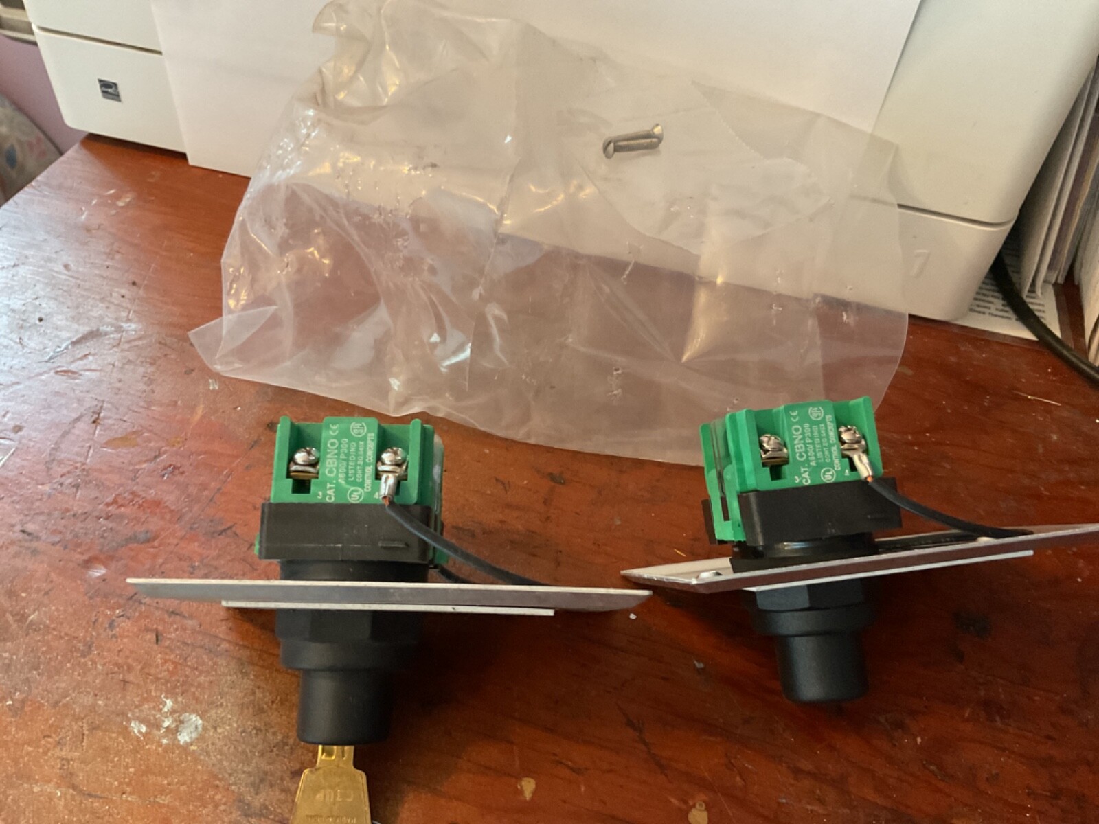 (2) CONTROL CONCEPTS CBNO keyed BLACK TWO POSITION SELECTOR SWITCH (BS-1070)