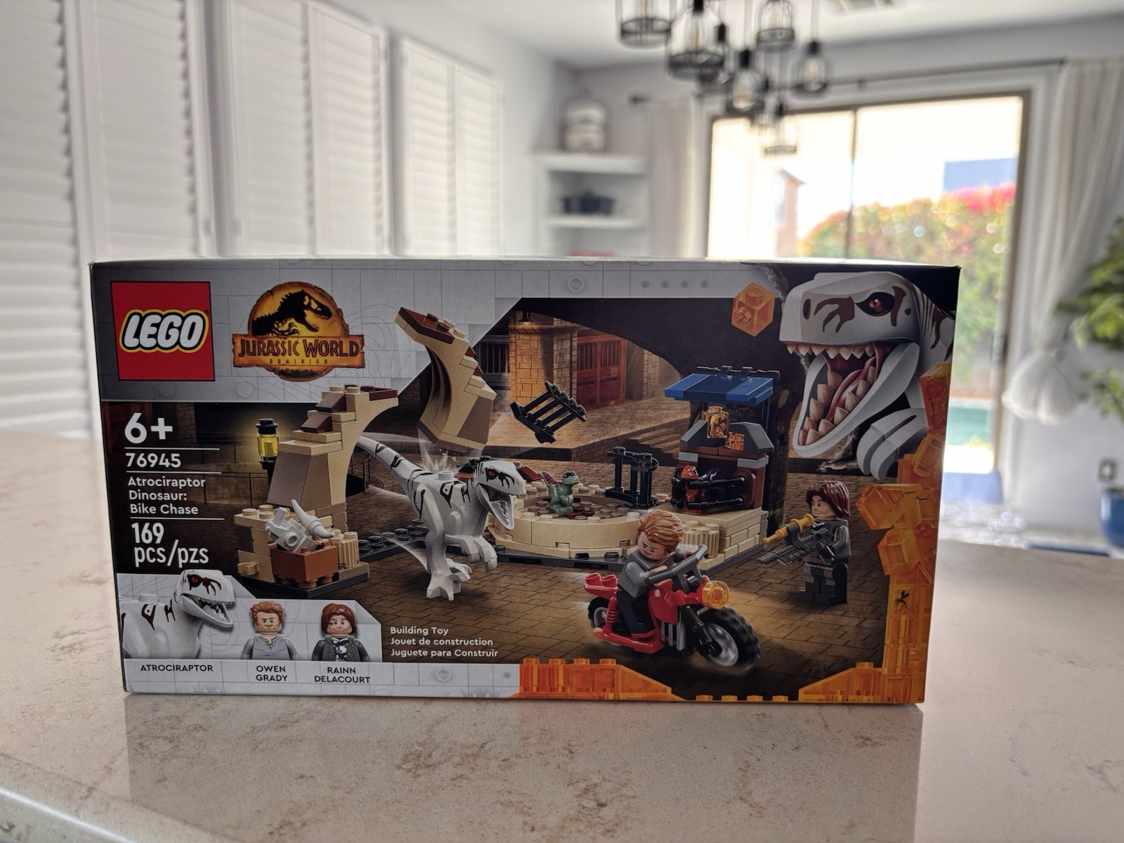 LEGO JURASSIC WORLD ATROCIRAPTOR DINOSAUR BIKE CHASE 76945
