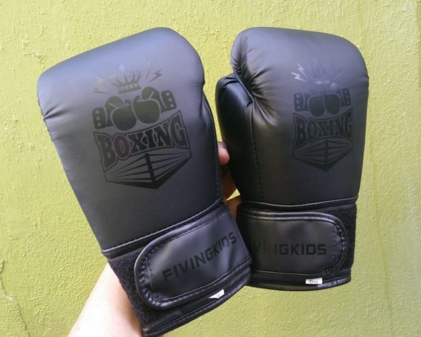 FIVING Kids 6oz. Boxing Gloves for Boys and Girls, Youth Boxing Training Gloves