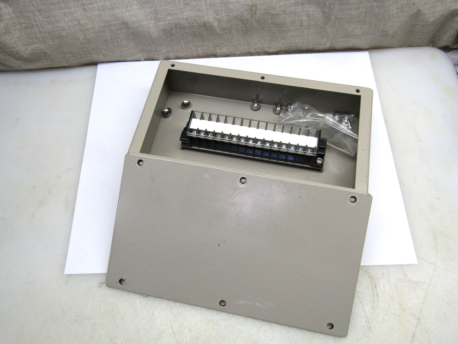 Misumi Steel Junction Box Connection Box 105mm x 182mmMetal w/ Lid 15 Connection