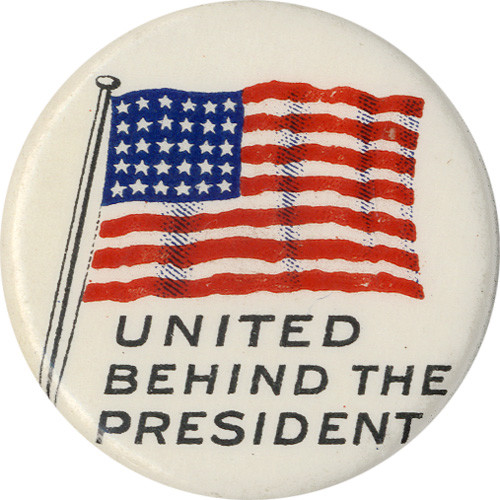 c. 1917 WWI American Flag UNITED BEHIND THE PRESIDENT Woodrow Wilson Pinback