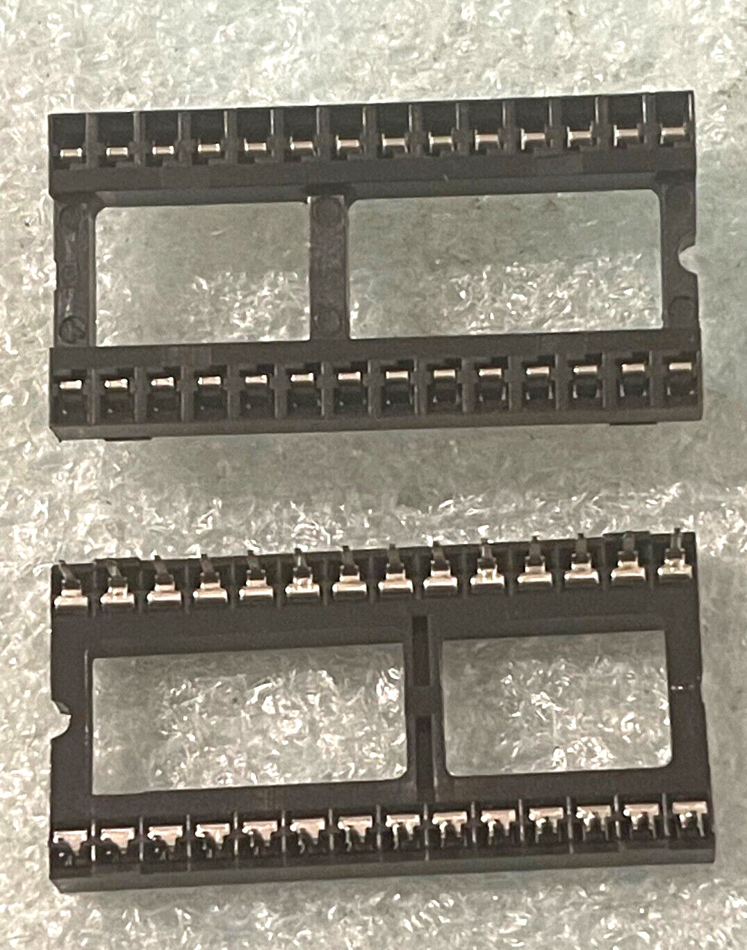 LOT OF 10:  NEW BURNDY DILB28P-11T 28 PIN WIDE DIP IC SOCKET USA STOCK RM2-IC6