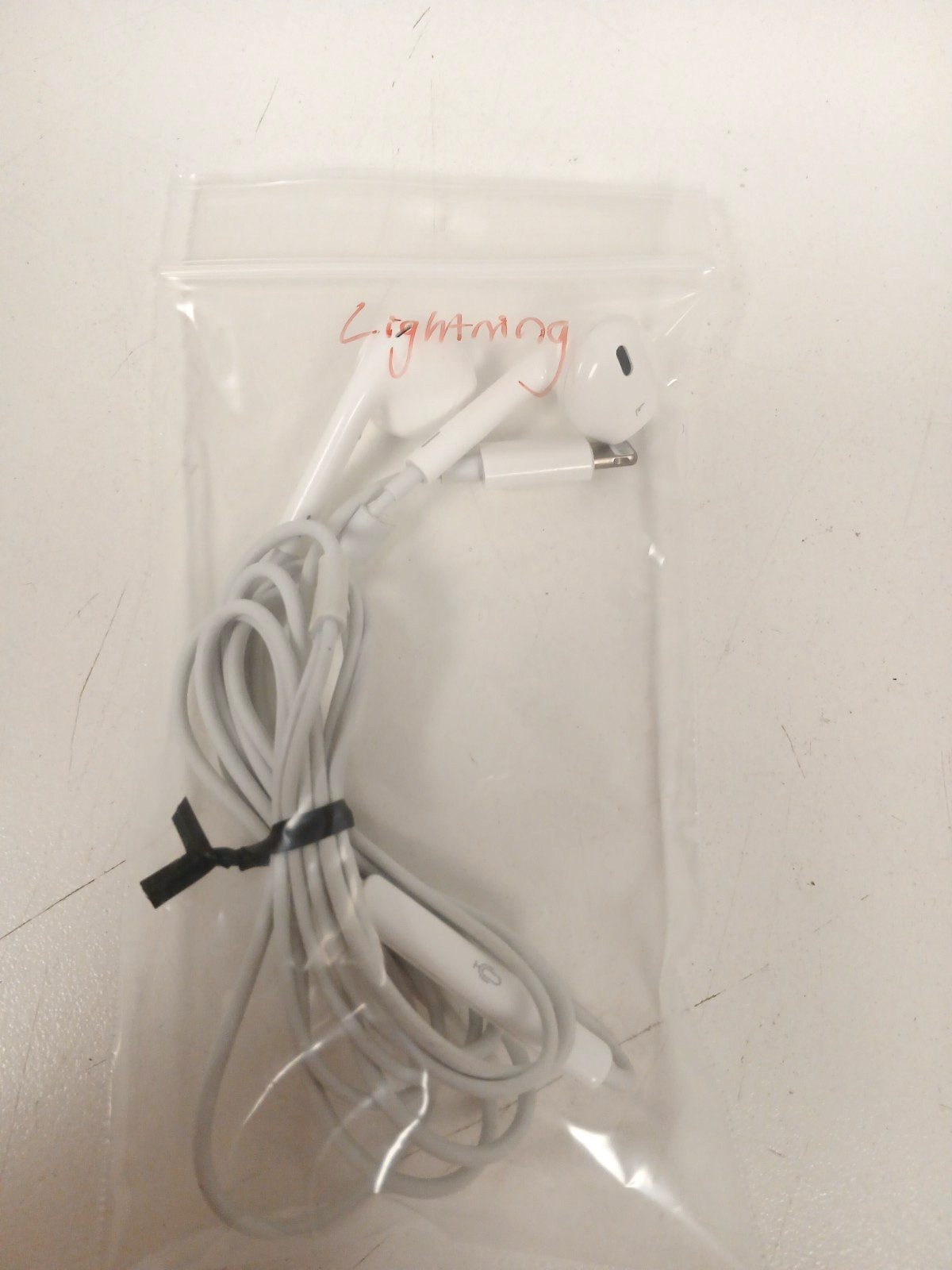 Apple EarPods With Lightning Connector, Earbuds White