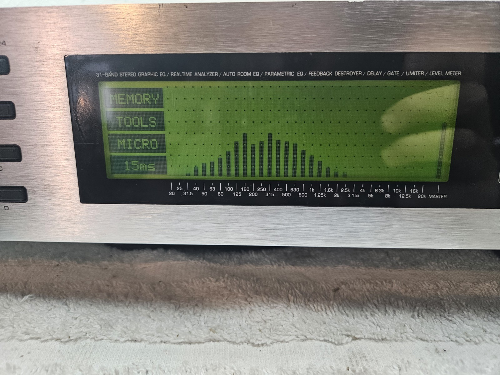 BEHRINGER ULTRA CURVE PRO DSP 8024