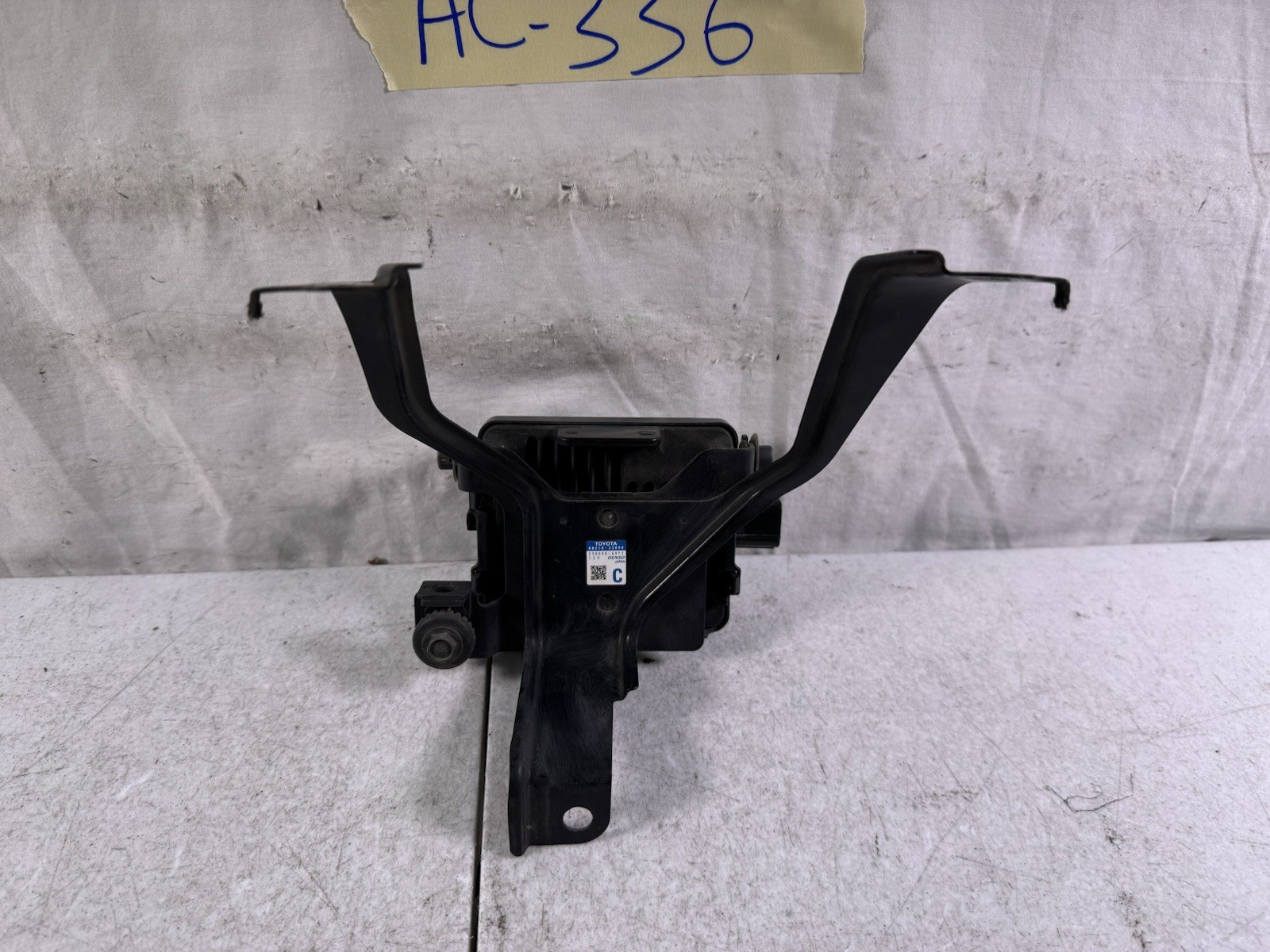 2015-2017 TOYOTA ORIGINAL OEM CRUISE CONTROL FRONT RADAR SENSOR 88210-33090