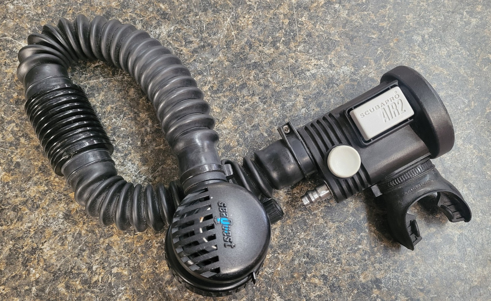 Scubapro Air 2 3rd Generation w/ Corrugated Hose & SeaQuest Shoulder Dump