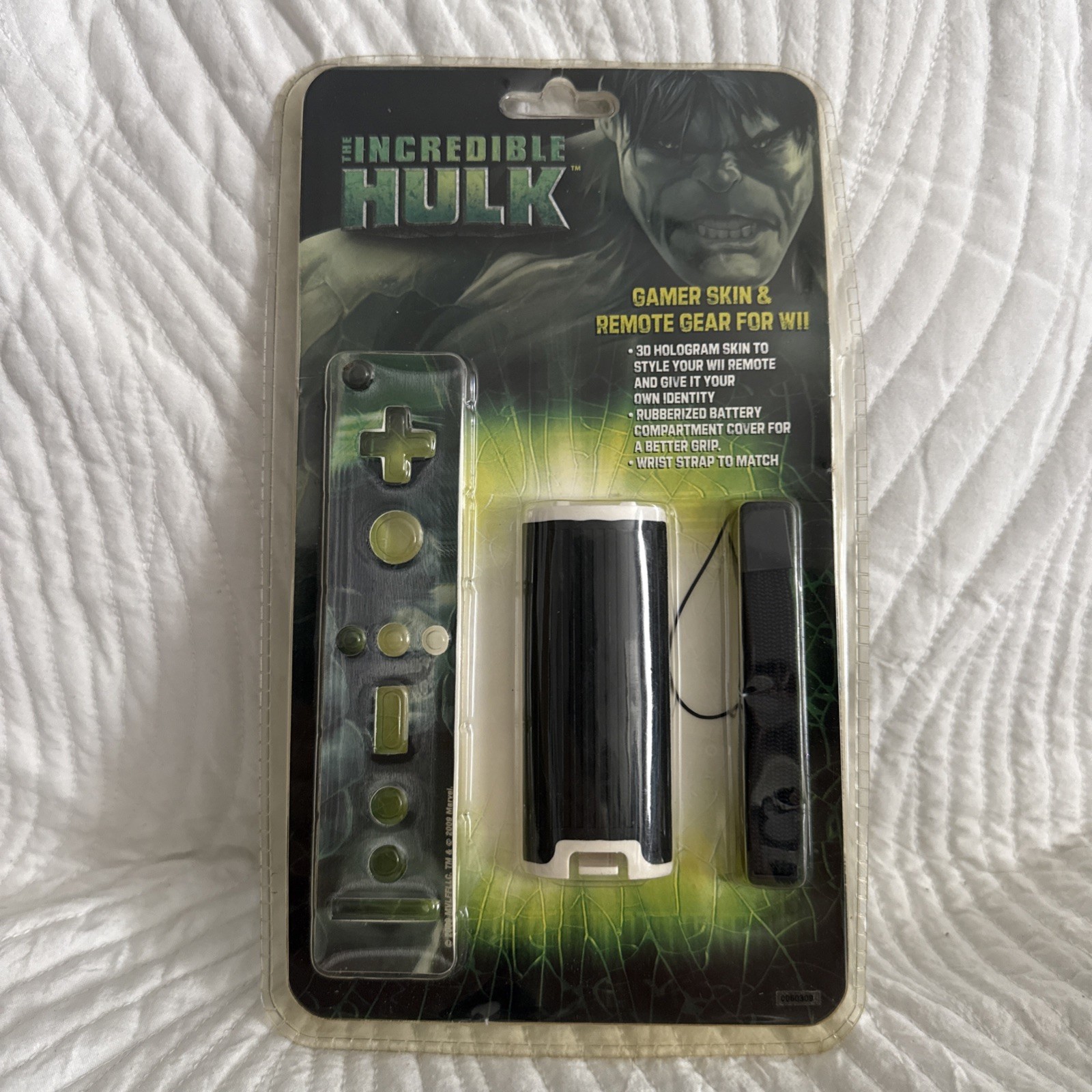THE INCREDIBLE HULK Gamer Skin & Remote Gear for Wii