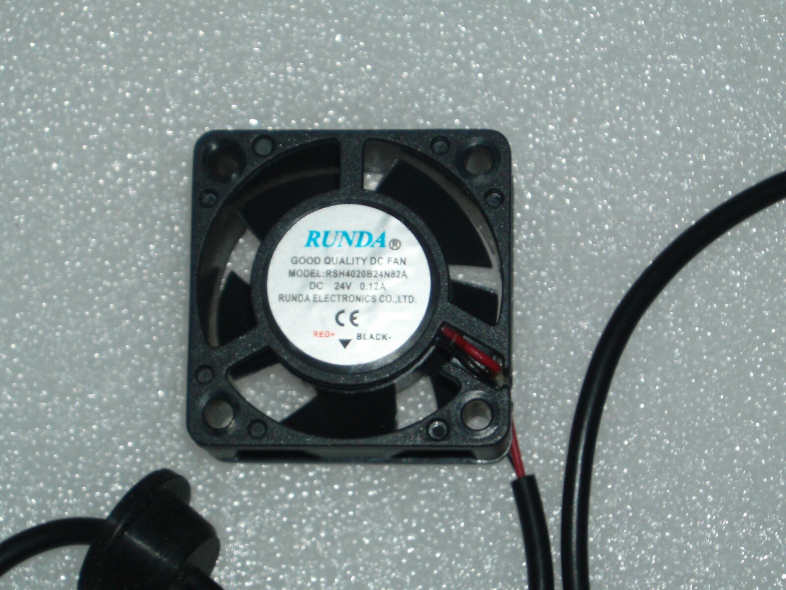 Brushless Fan 24 VDC x 0.12A by RUNDA size 40x40x20 mm