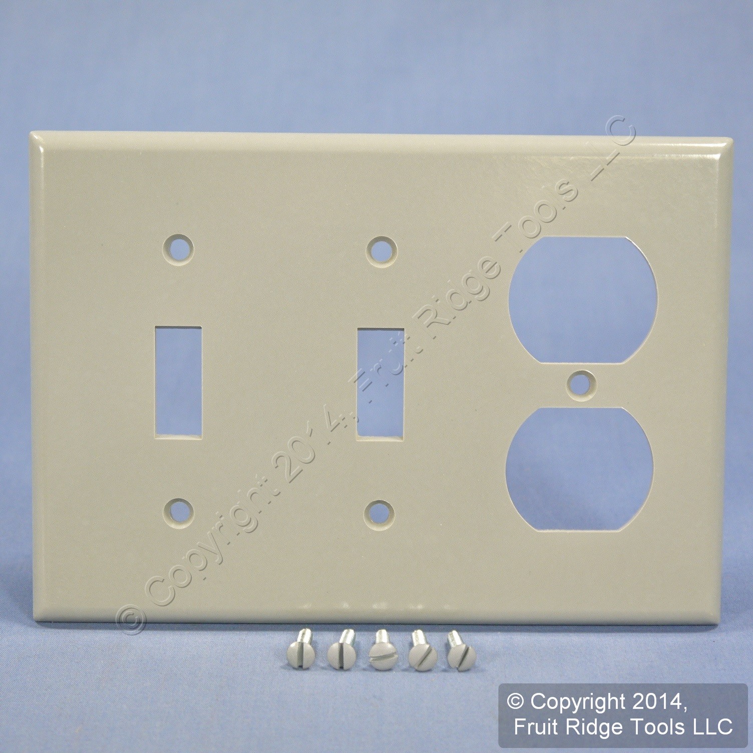 Leviton 87021 Gray 3-Gang Toggle Switch Duplex Outlet Plastic Standard Wallplate