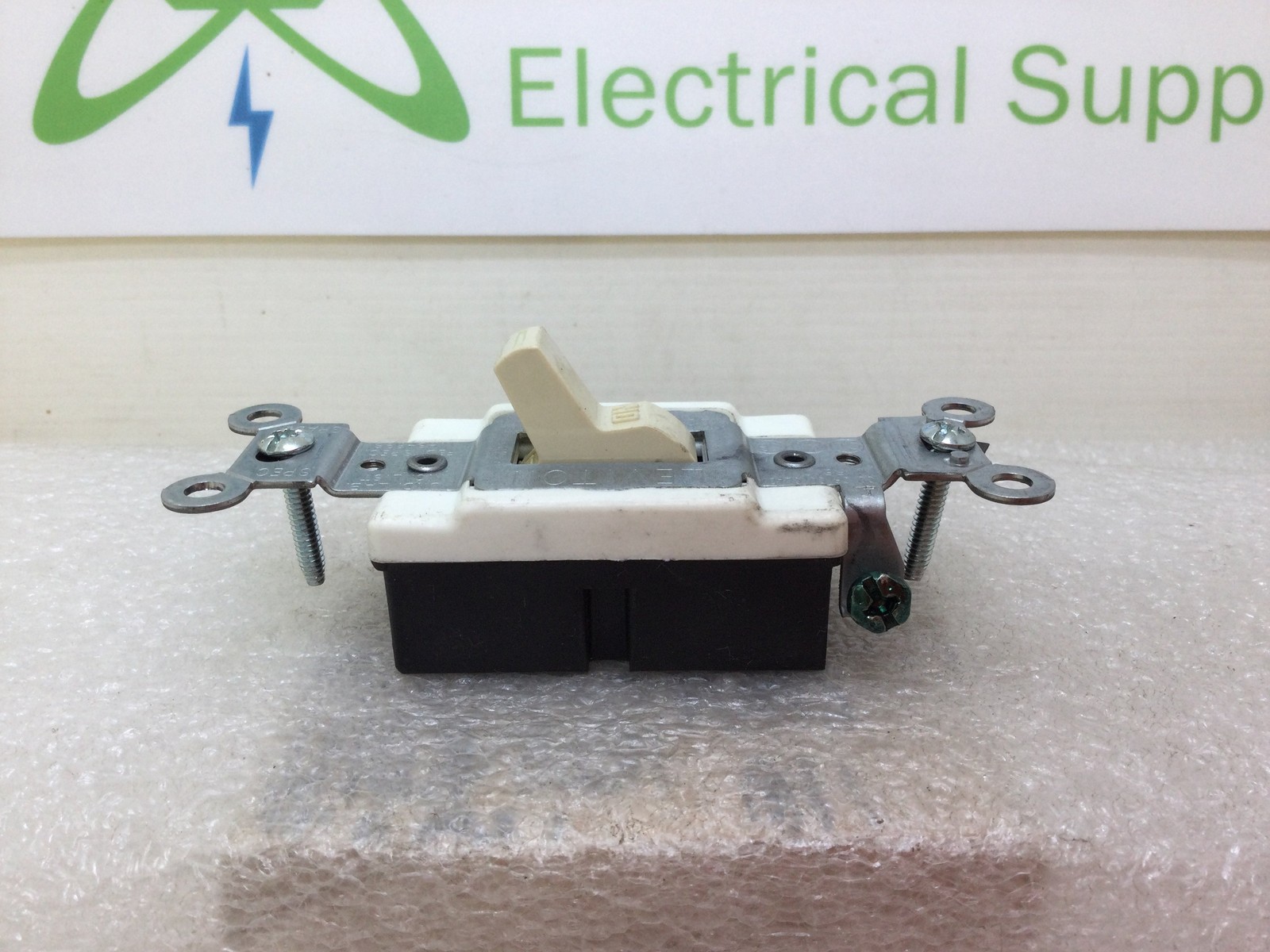 Leviton CS120-2I 20A 120/277VAC Single Pole Toggle Switch Side Wired - Ivory