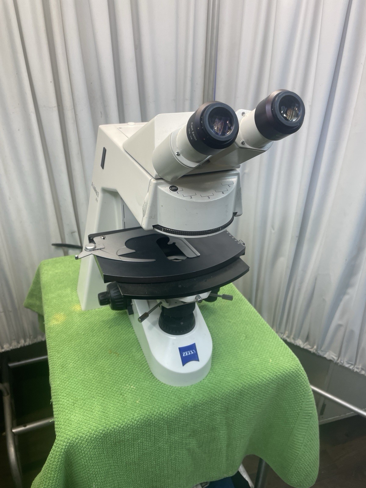 Carl Zeiss Axioskop 2 Plus Trinocular Microscope stage light source objectives
