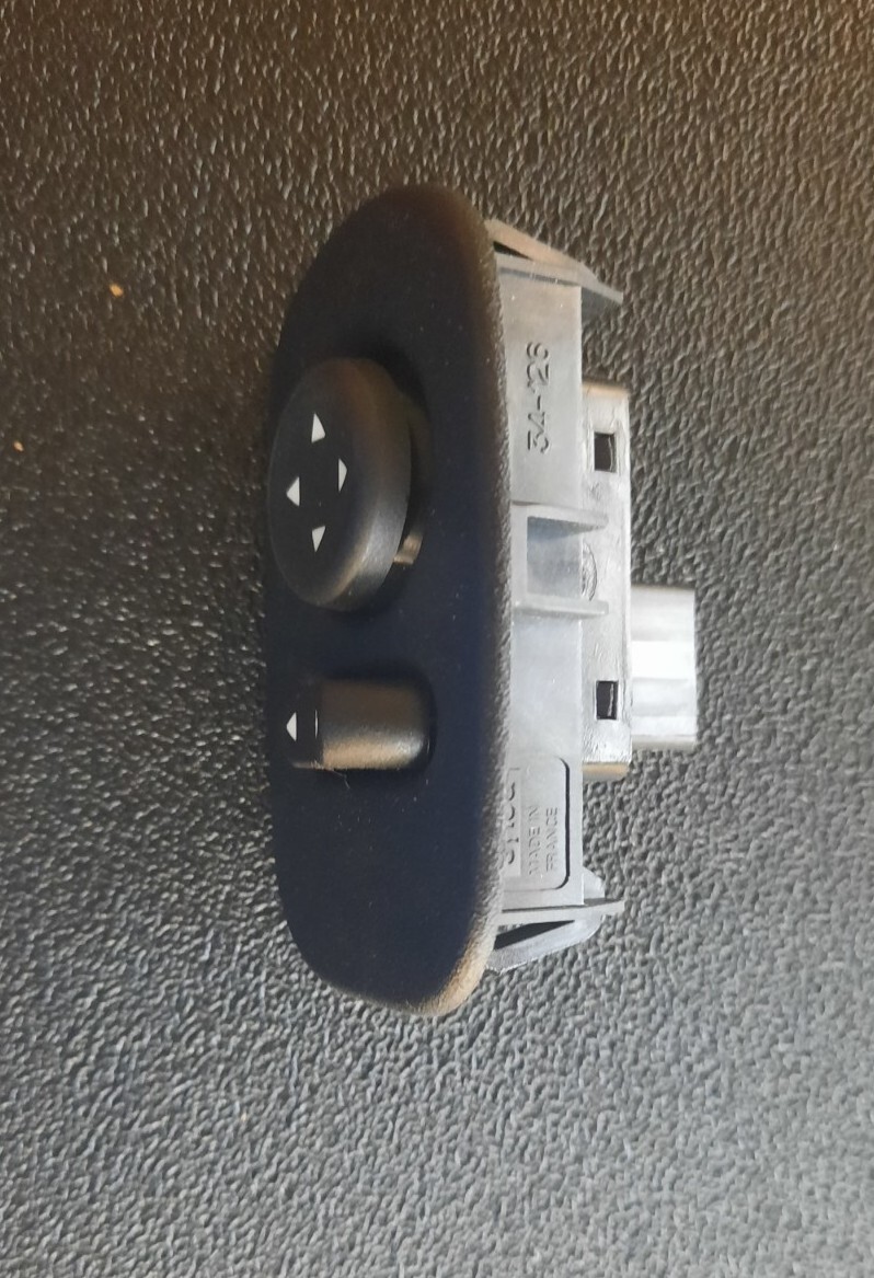 International Power Mirror Switch - OEM - 2505204C1 ,4084847C1 90-16