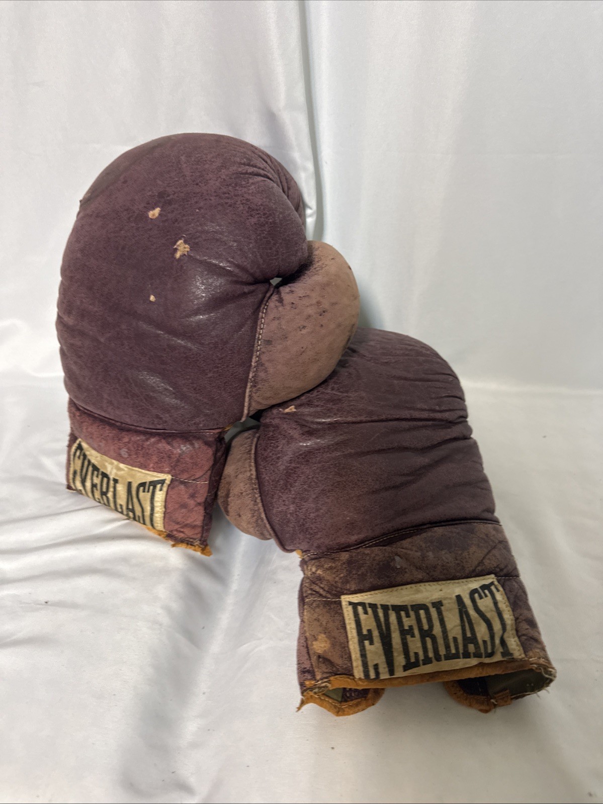 Vintage Lace-Up EVERLAST Boxing Gloves Burgundy Circa 1960 New York USA No Laces
