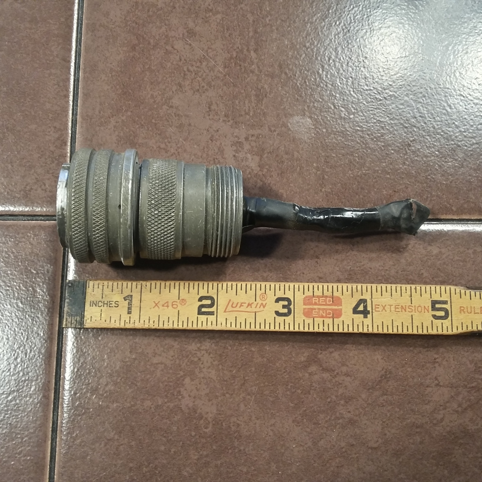 Amphenol MS3106A20-27S Connector