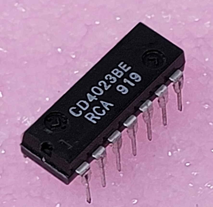 Lot of 10 - RCA - CD4023BE - IC, CMOS. Buffered triple 3 input NAND Gate.