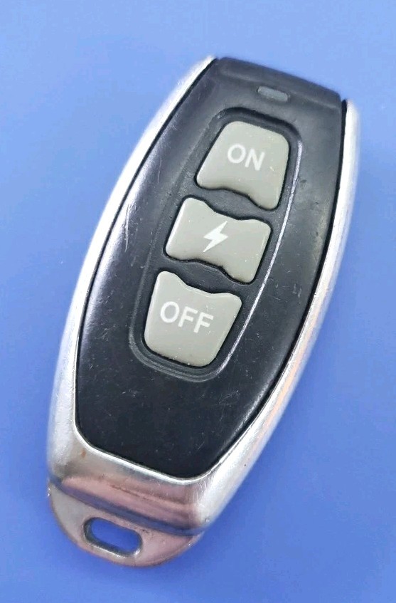 UNBRANDED 3-BUTTON REMOTE TRANSMITTER - TESTED
