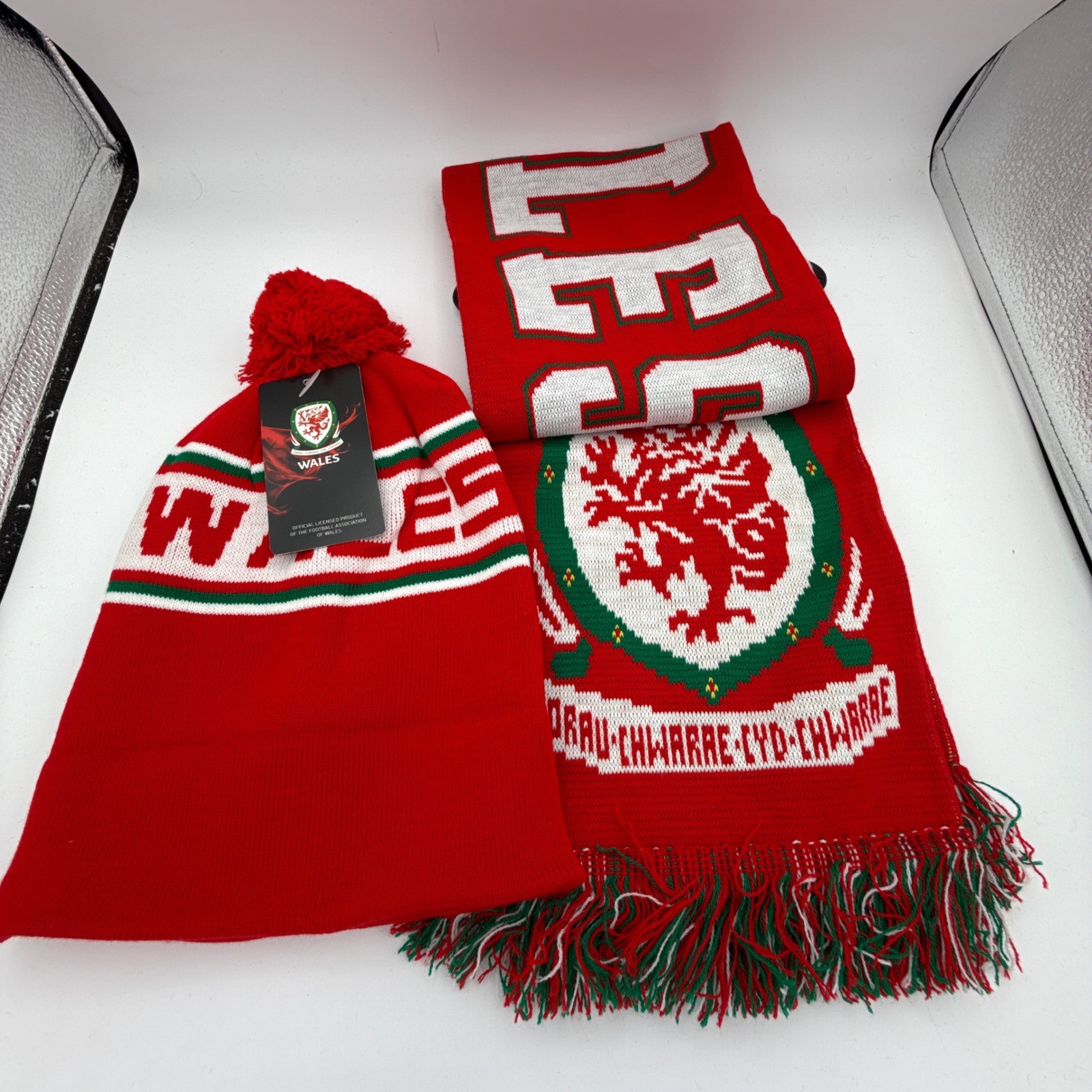 Official Wales FA Football Beanie and Scarf Set Red White Green NWT Soccer Fan