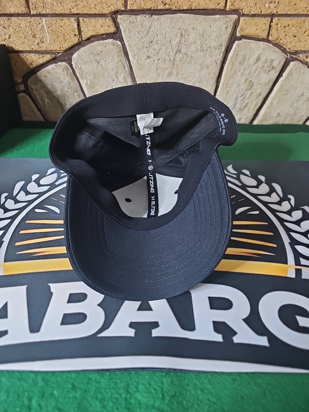 Under Armour Golf UA Classic Fit Hat / Fitted Medium/Large / Black