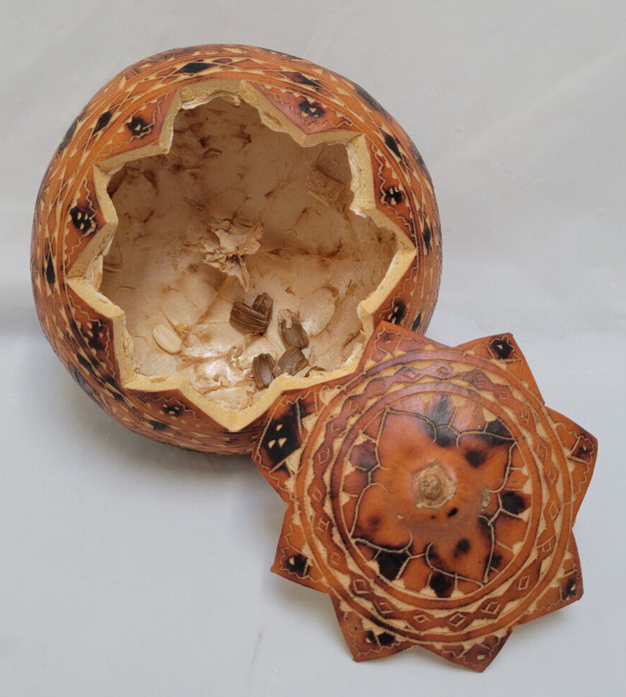 Vintage Detailed Hand Carved Folk Art Gourd 4.5" Trinket Box Star Lid From Peru
