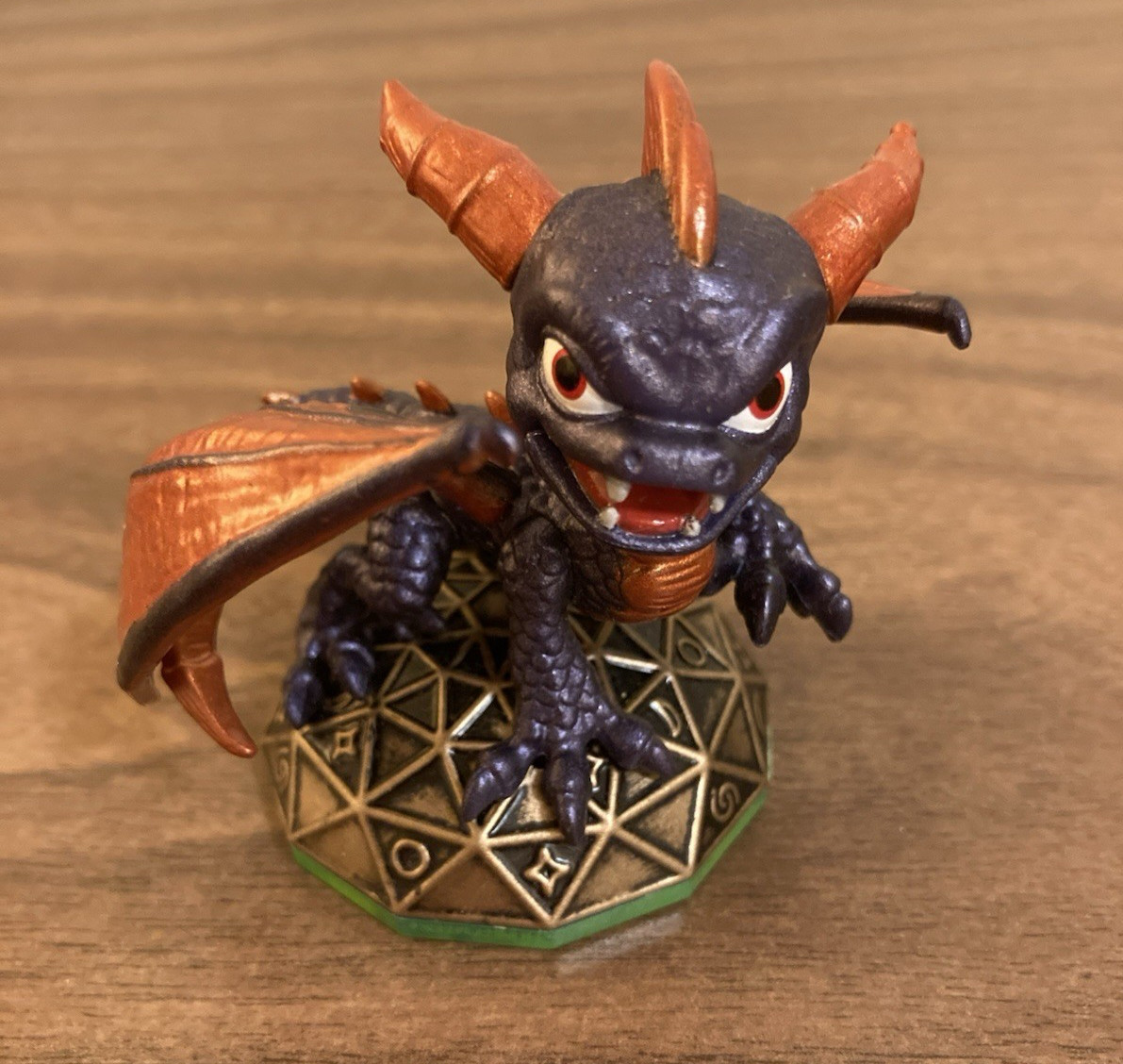 2011 Activision Skylanders Purple Spyro Figure Green Base