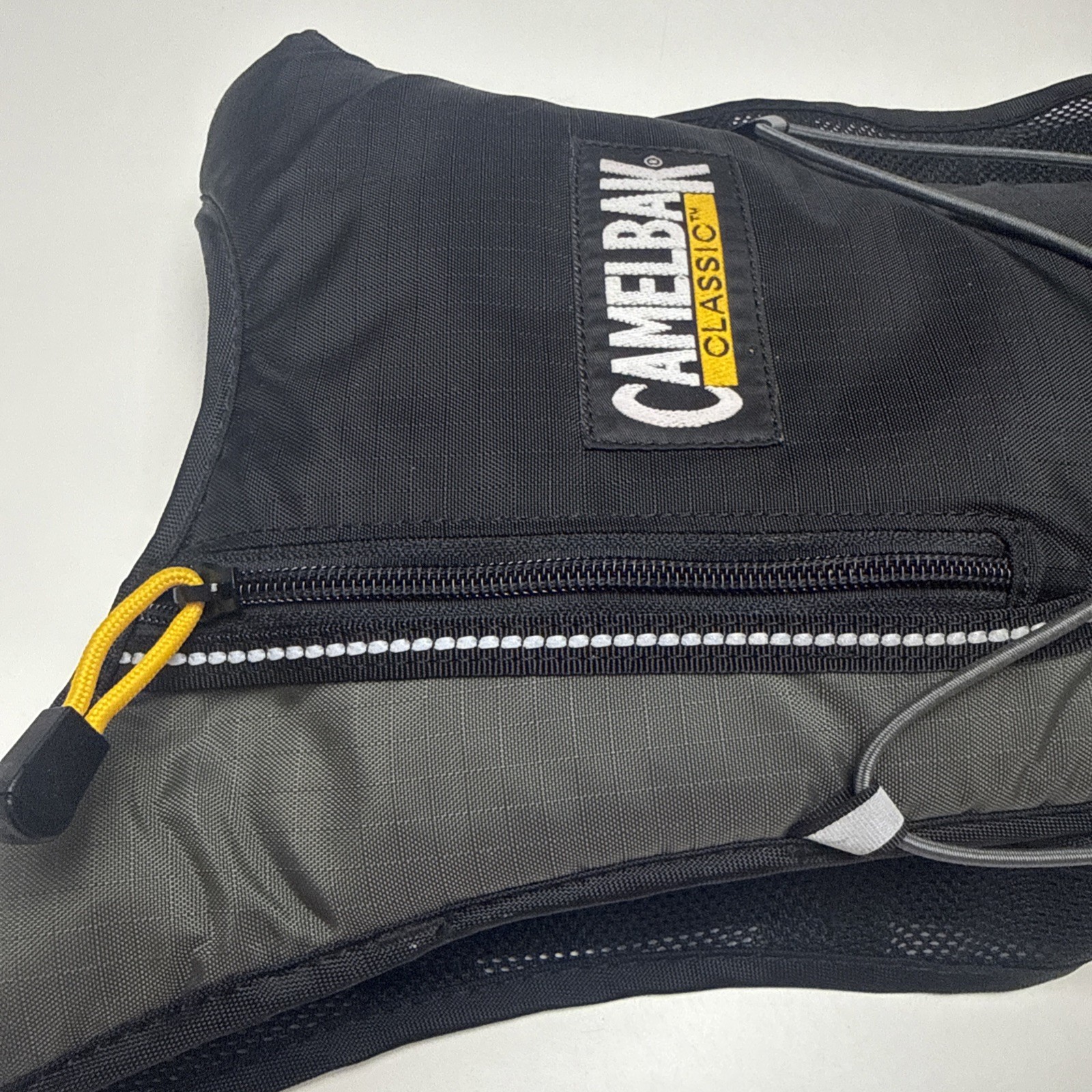 Camelback Classic Hydroback Hydration Hiking Backpack 70 oz Capacity Gray Blk