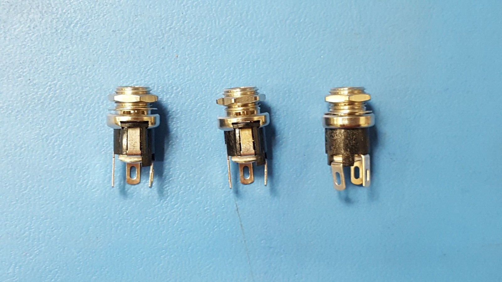 (3Pcs)Panel mount power outlet , 712A , Switch Craft , 2.5mm