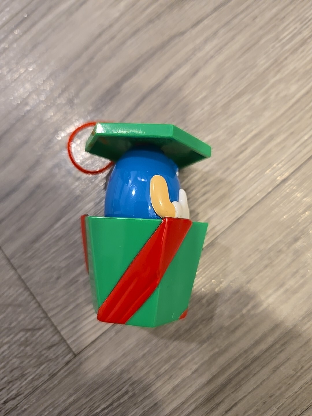 (2) WORKING M & M 's Red Green Pop Up Gift Box Present Christmas Tree Ornament