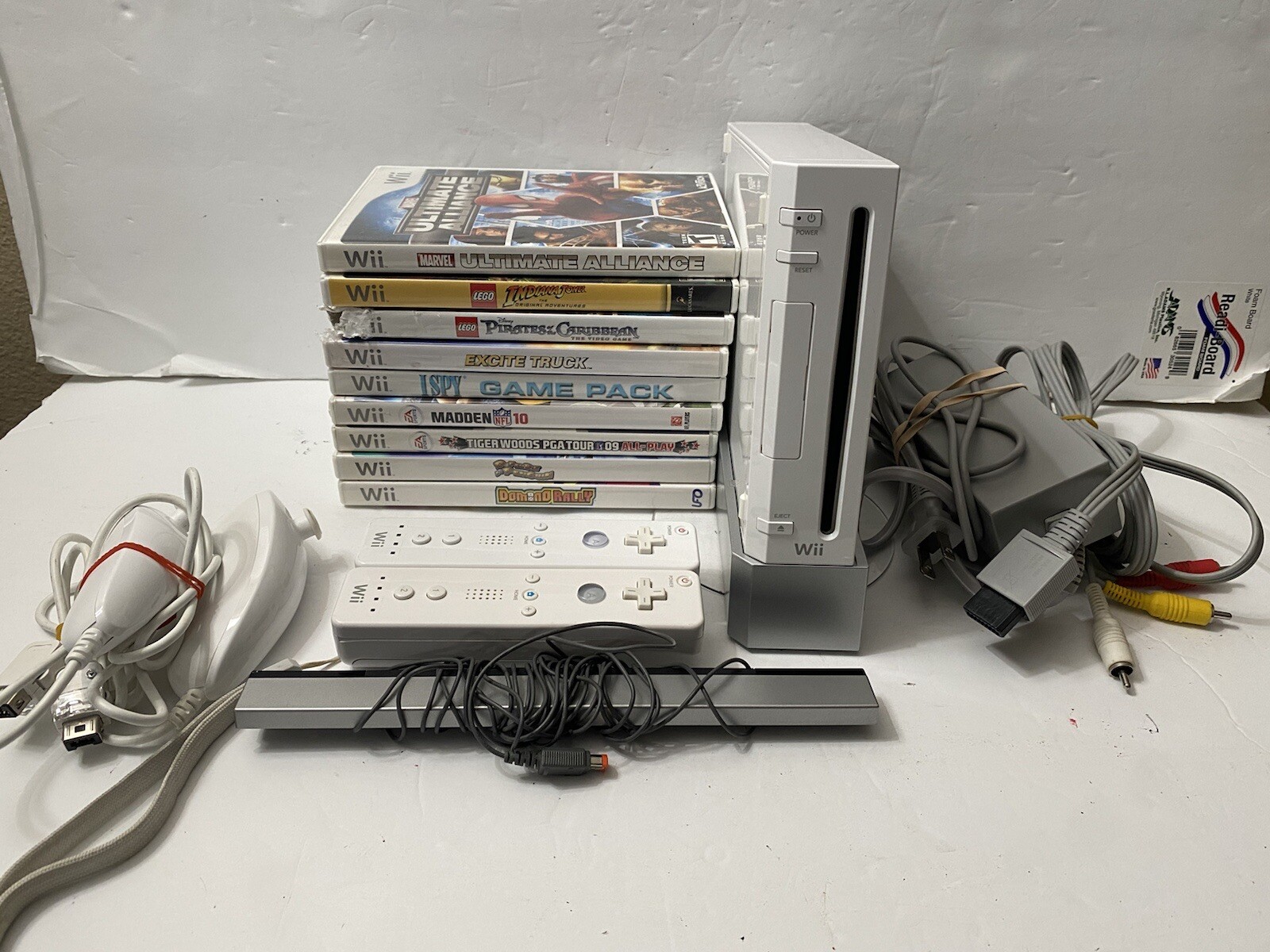 Nintendo Wii Console Bundle White RVL-001 w/ 9 games/ controllers/ Nunchucks