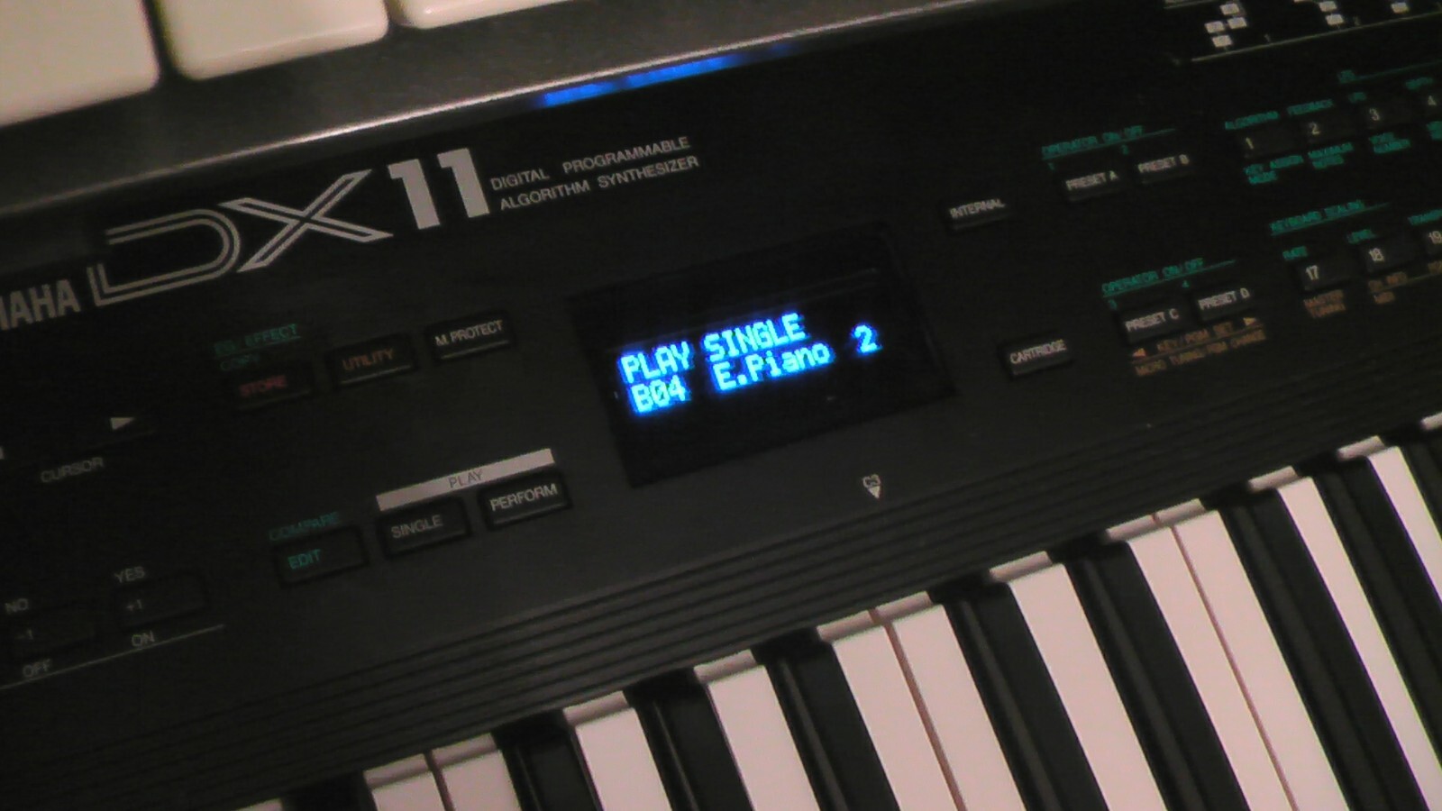 Yamaha DX7 / DX7S / DX9 / DX11 / DX21 Oled Display !