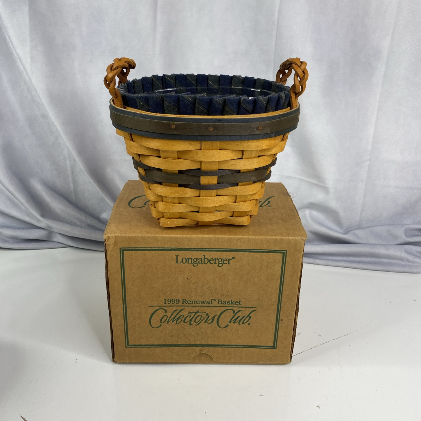 Longaberger Collectors Club 1999 Renewal Basket, Liner & Protector In Box