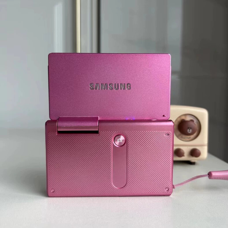 Samsung MV800 Flip-out Touch Screen Vlog Compact Digital Camera 16MP