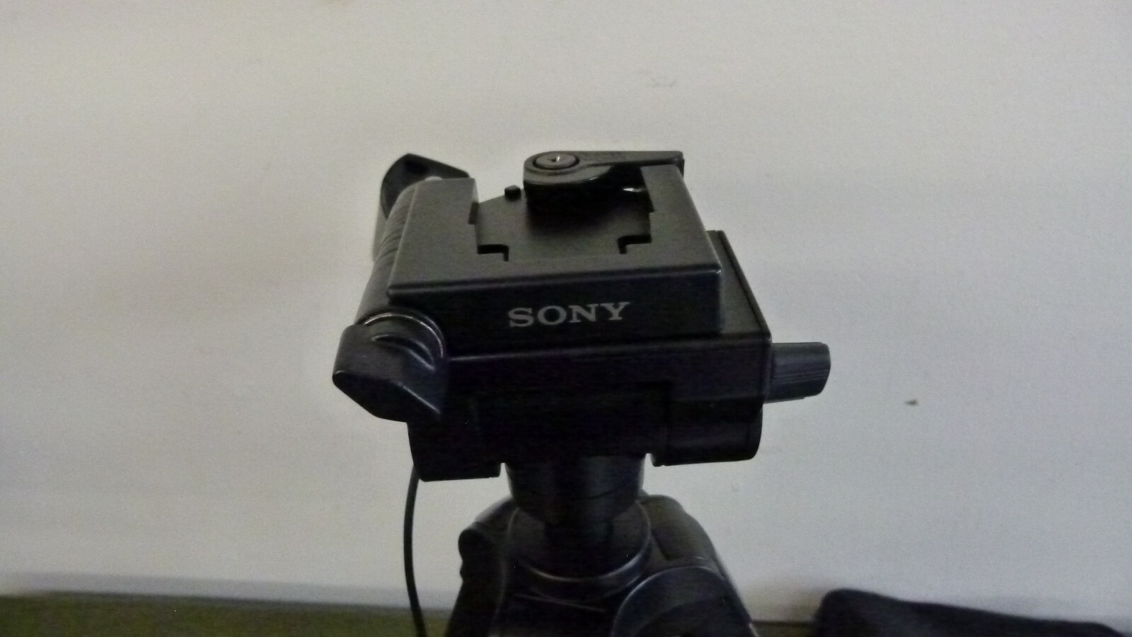 Sony VCT-50AV Handycam Tripod Multifunction with Remote Control