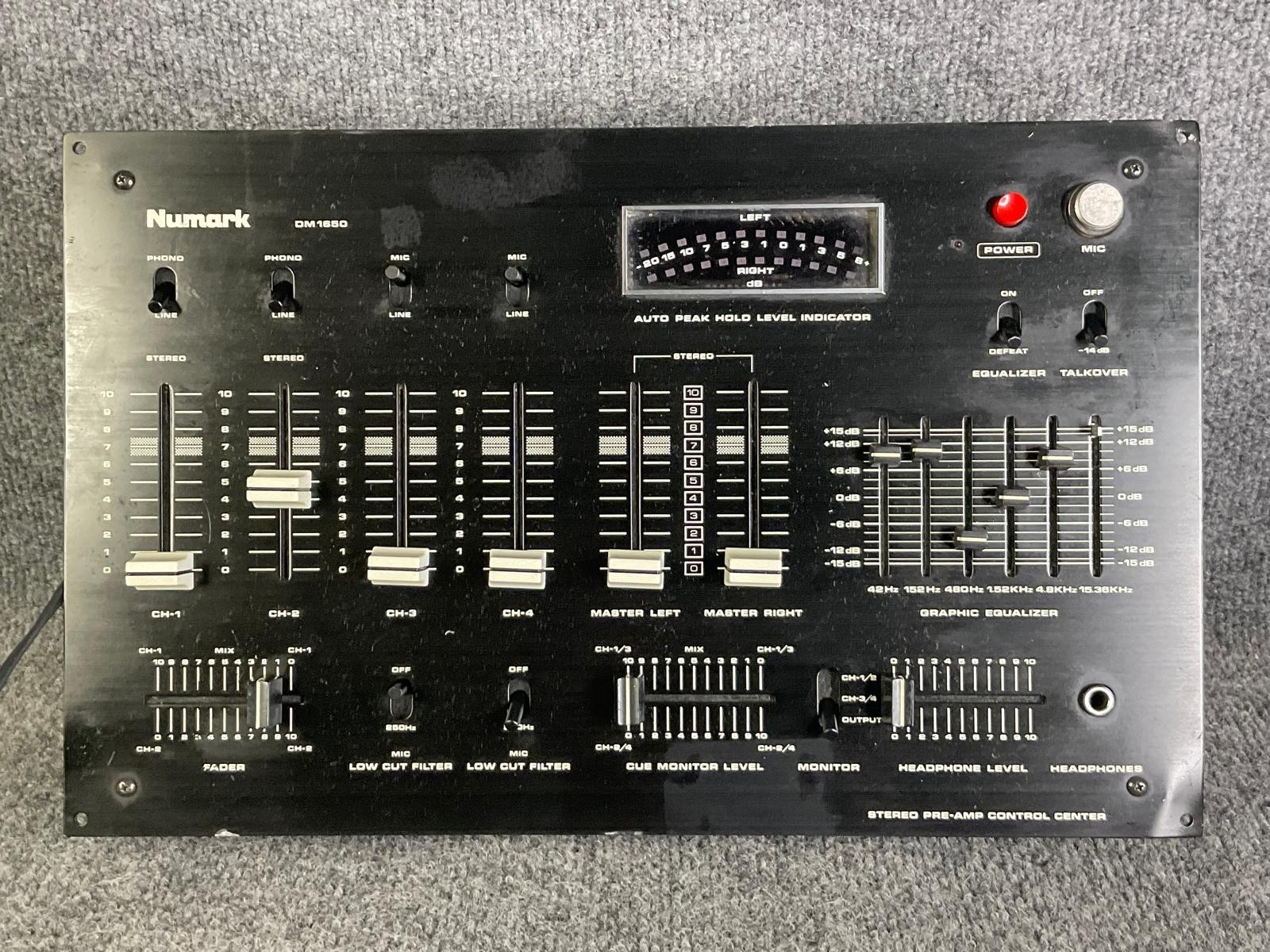 Numark DM-1650 Stereo Equalizer DJ Mixer Pre-Amp Control 39582