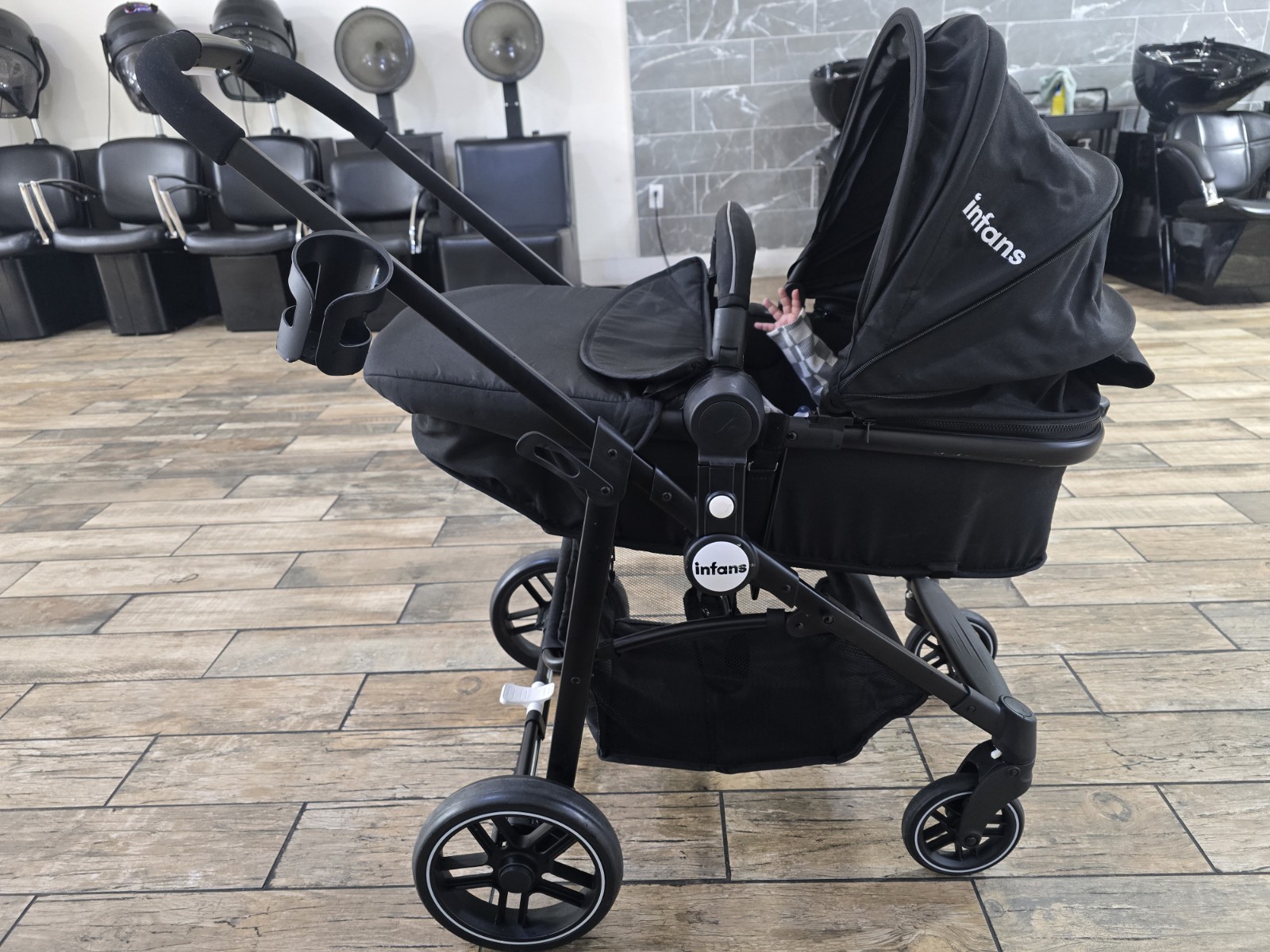 Infant landscape stroller.Black  33lbs