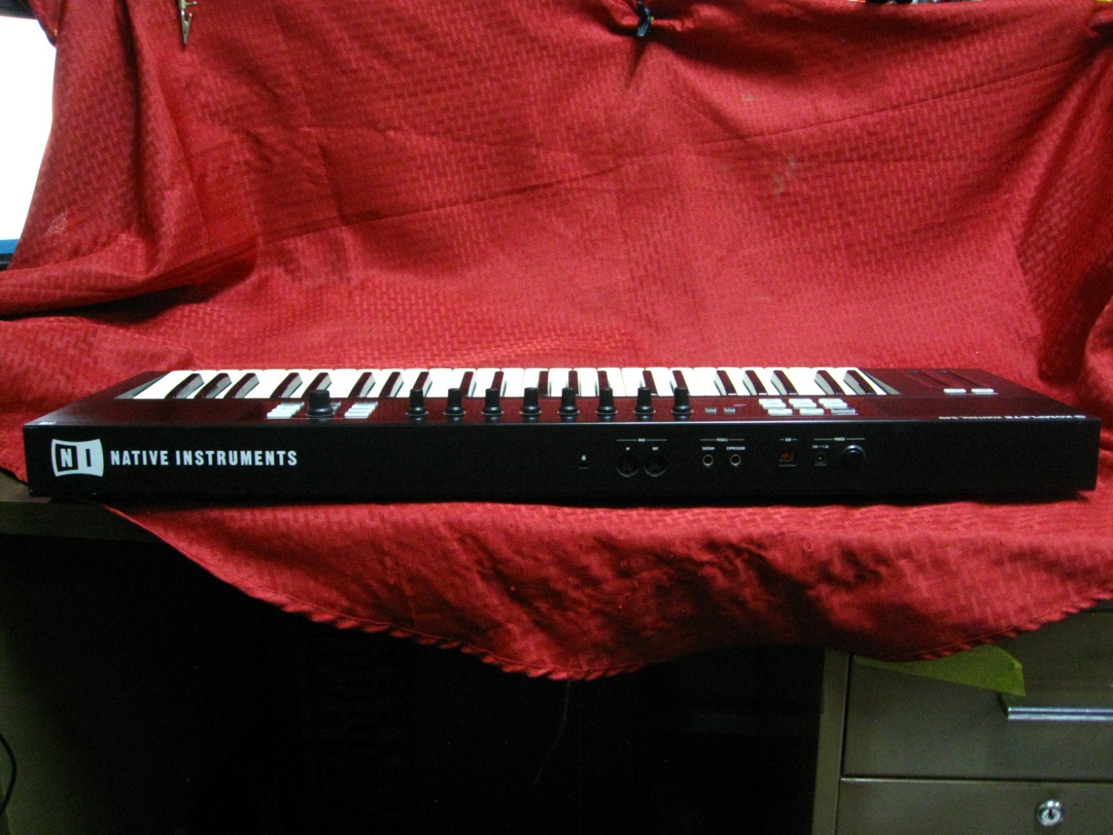 Native Instruments Komplete Kontrol S49 MK1 MIDI Keyboard Controller