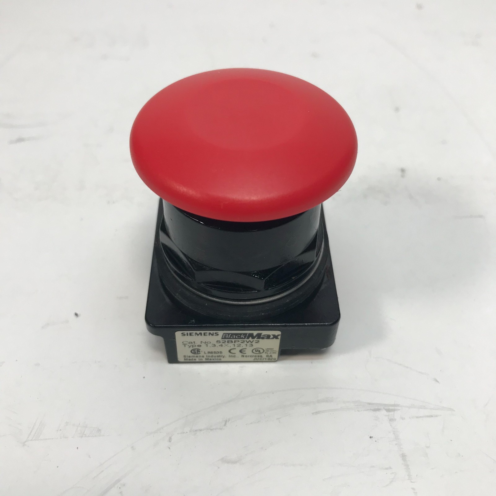Siemens 52BP2W2 2 Pos. Push-Pull Operator Maintained, Plastic, 1 3/4", Red - New