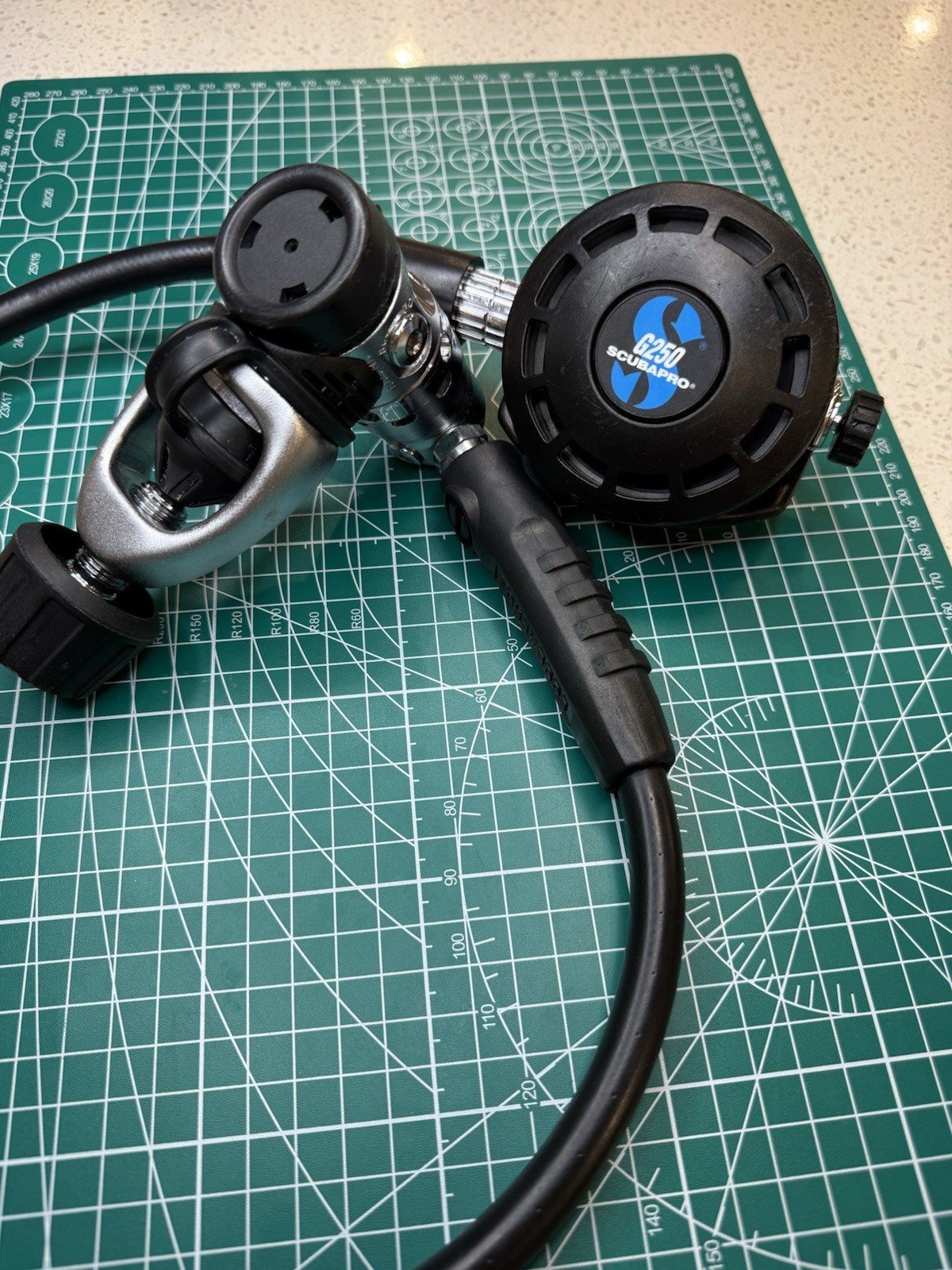 Scubapro Mk20/G250 Diving Regulator System - Yoke - CLEAN