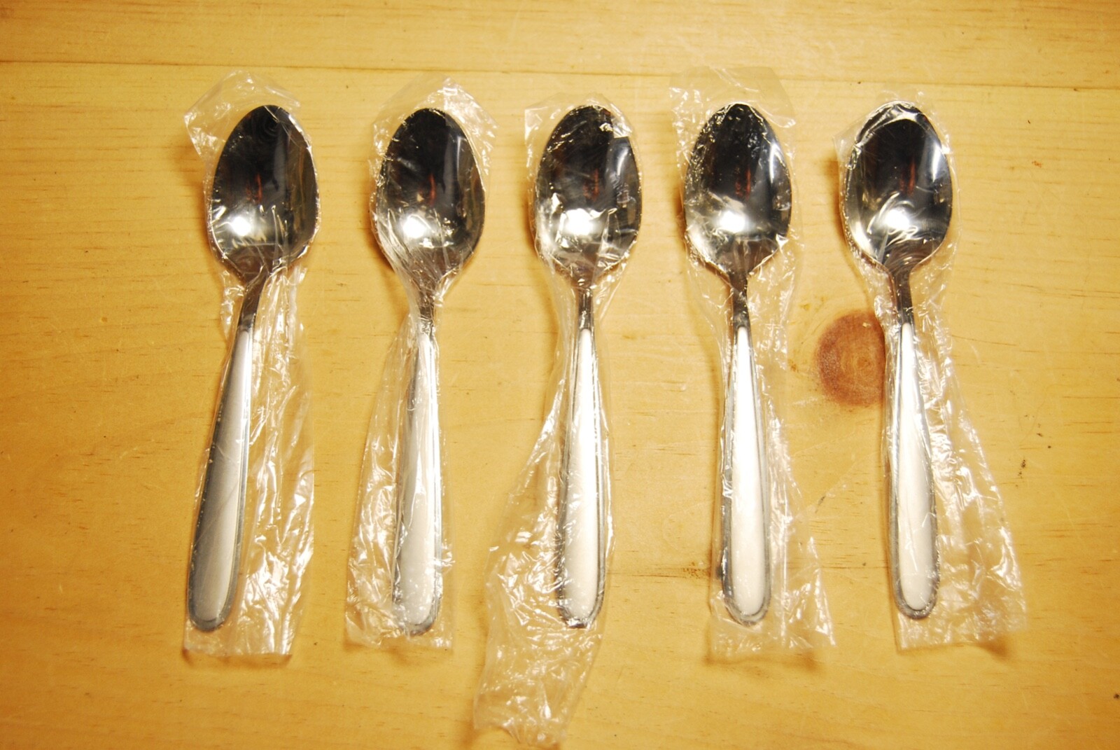 5 Oneida PENINSULA CASTLE JORDAN LAURA 6-3/8" Stainless Teaspoons - NEW