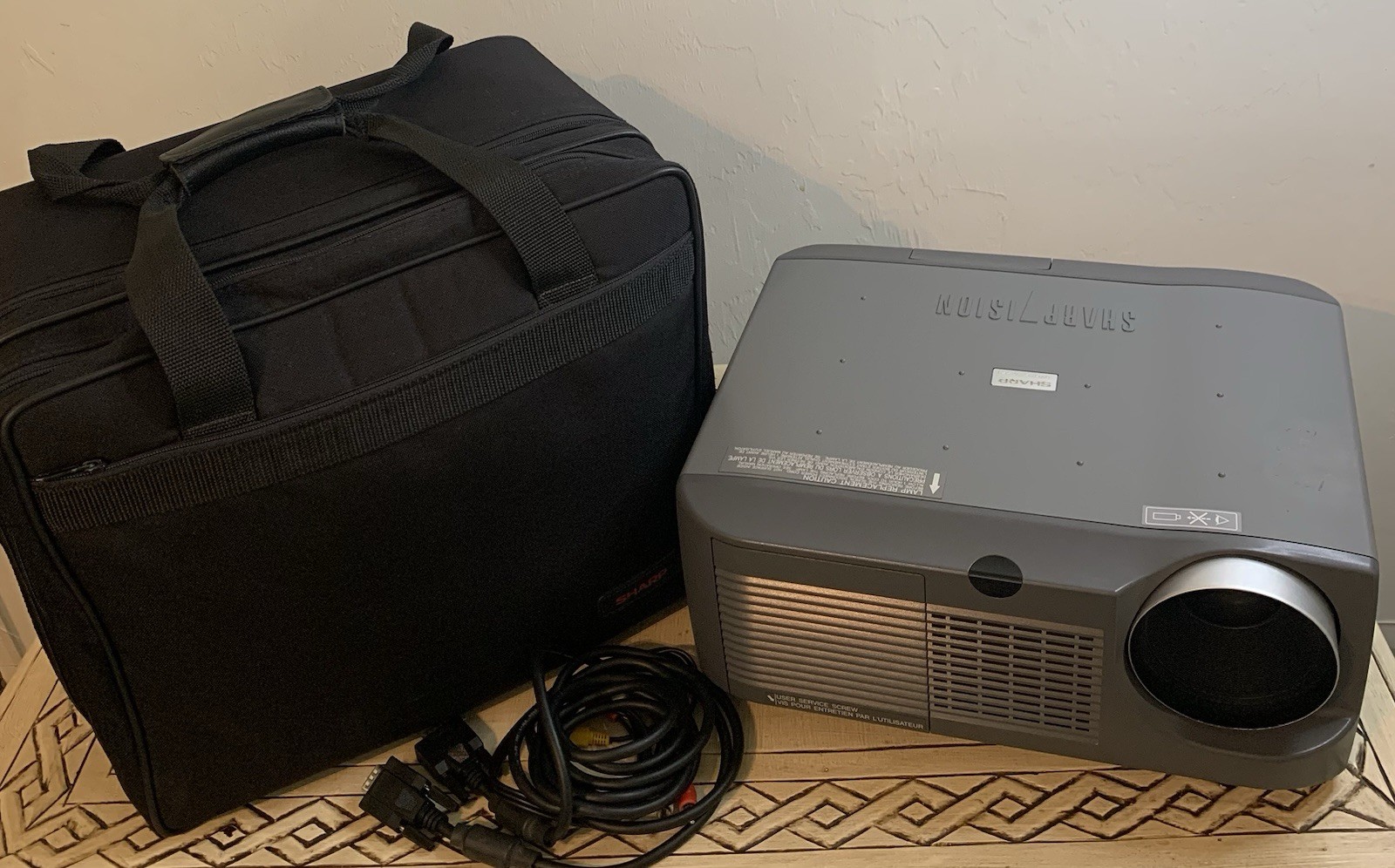 Vtg SHARP Vision LCD Conference/Home Projector XG-E69OU TESTED W/Case Cords DC