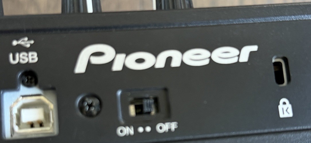 Pioneer DDJ-SR Digital DJ Controller
