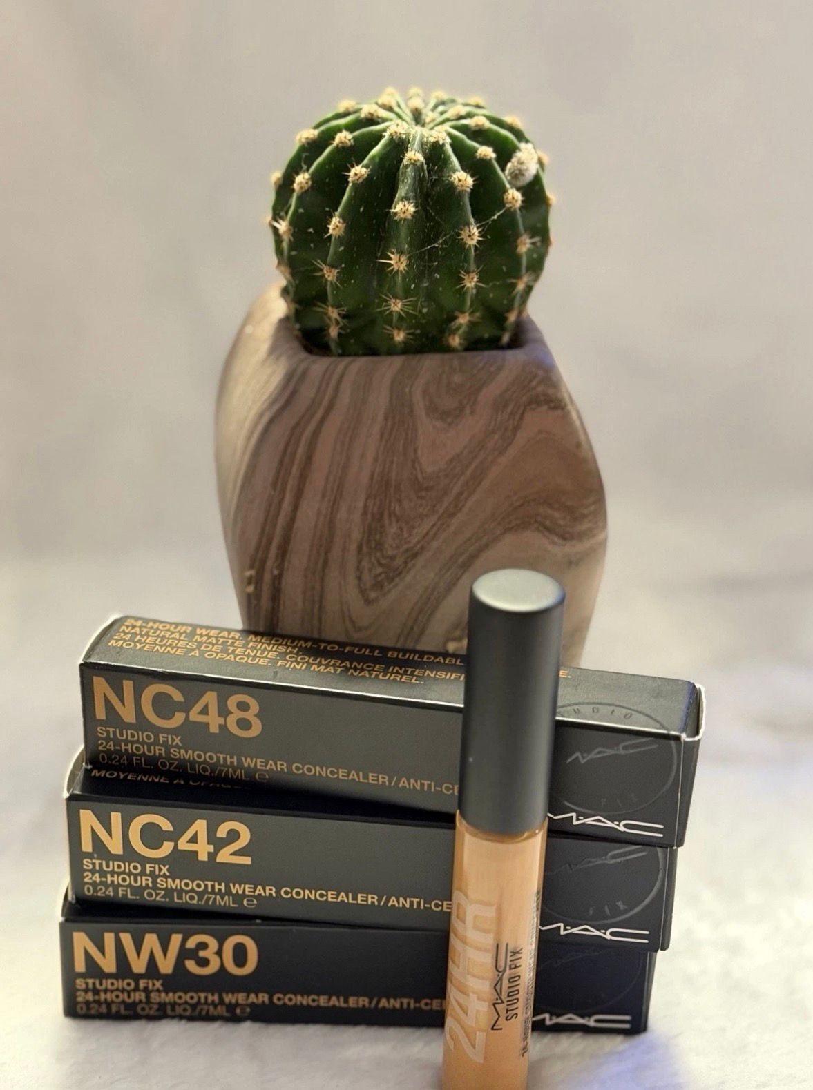 MAC STUDIO FIX 24-HOUR SMOOTH WEAR CONCEALER .24 OZ / 7 ML FULL SIZE NIB
