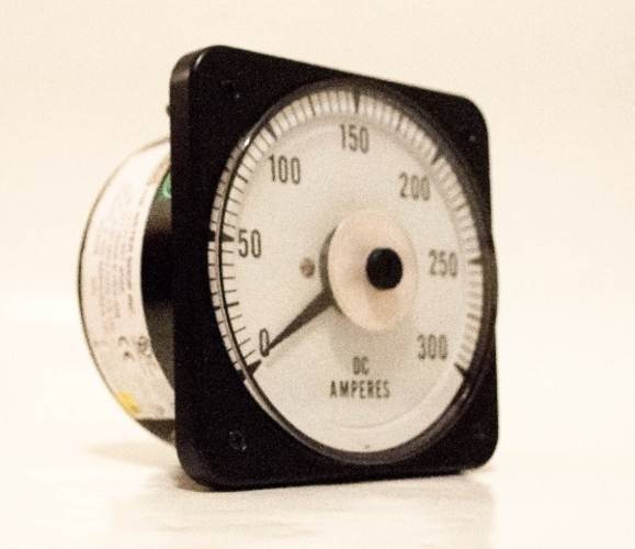 New Crompton Instruments 077-05AA-EYRX-SM 0-300 DC Ammeter NIB