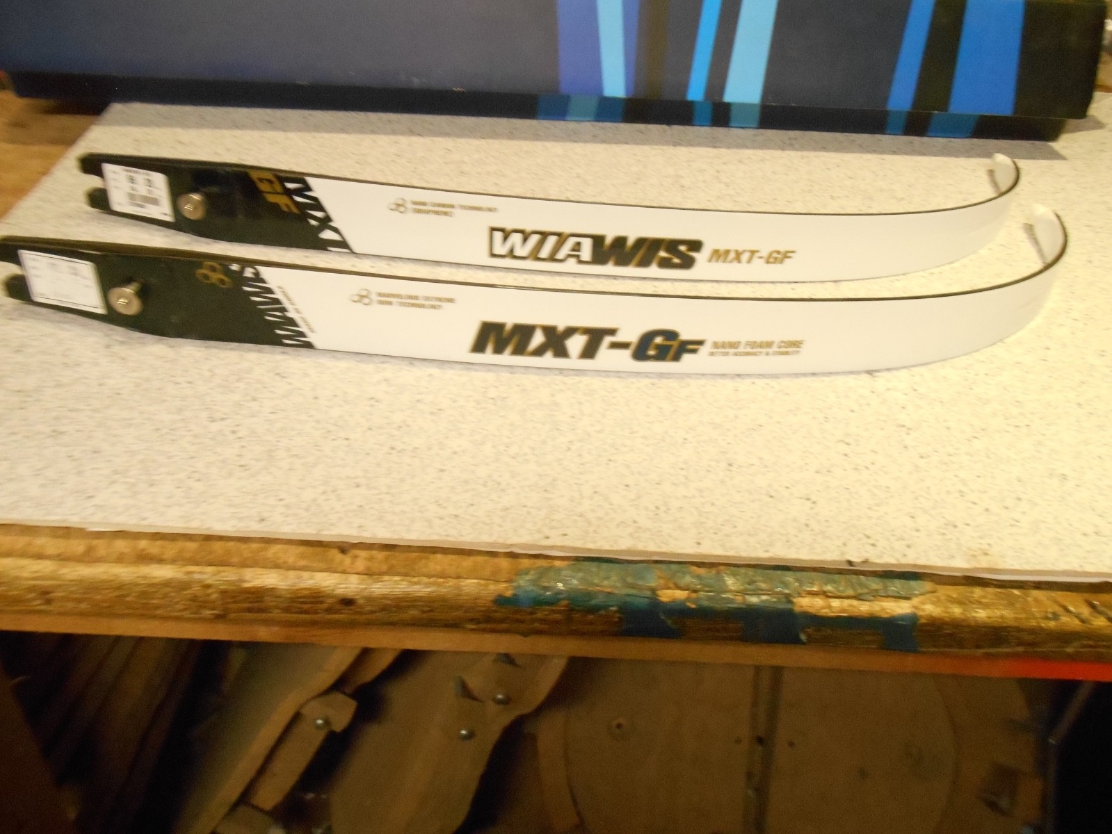 Win Win Wiawis archery bow limbs. MXT GF Foam/Carbon. 28 lbs. short.