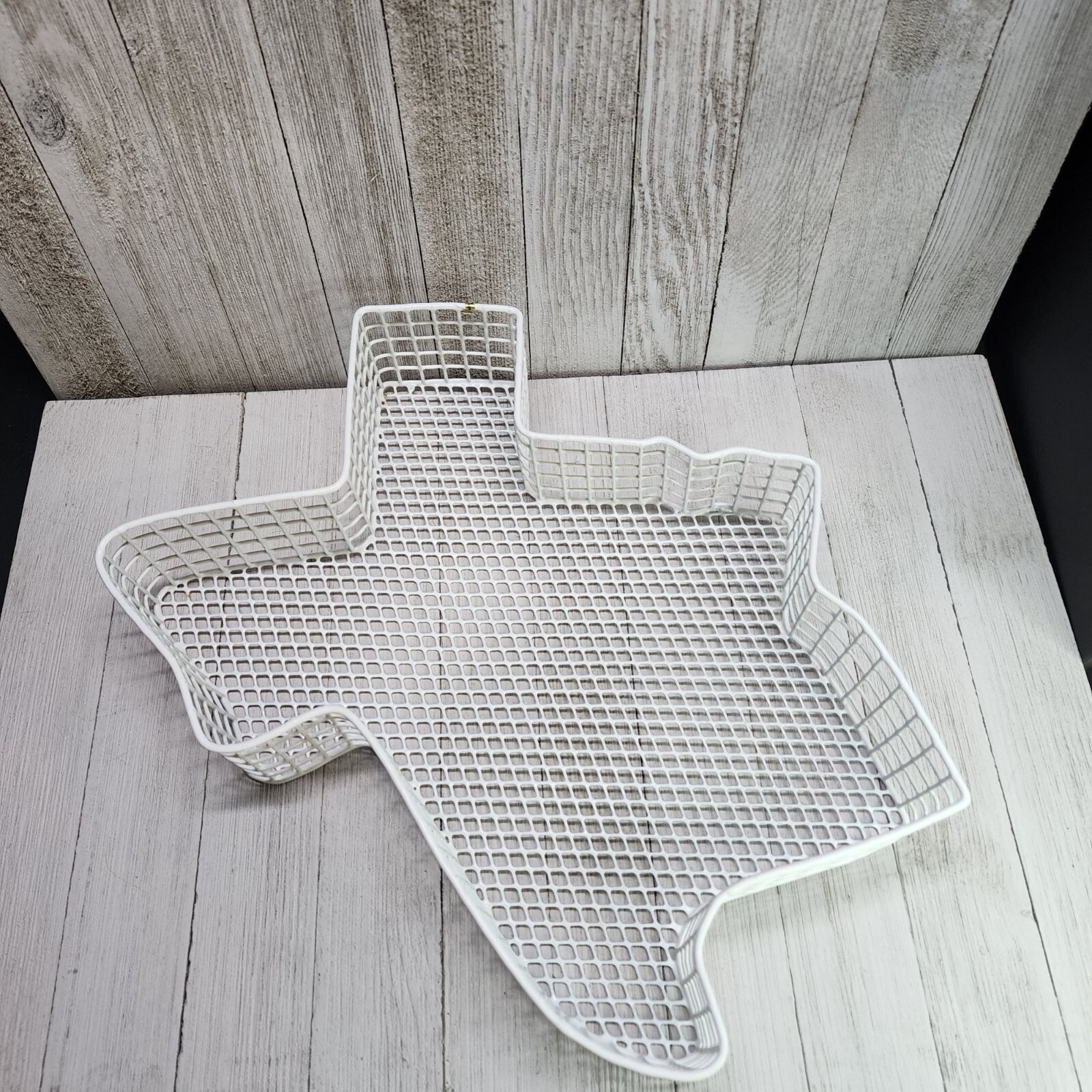 Metal Wire Basket White Texas State Shaped Storage Bread Fruit Wall Display