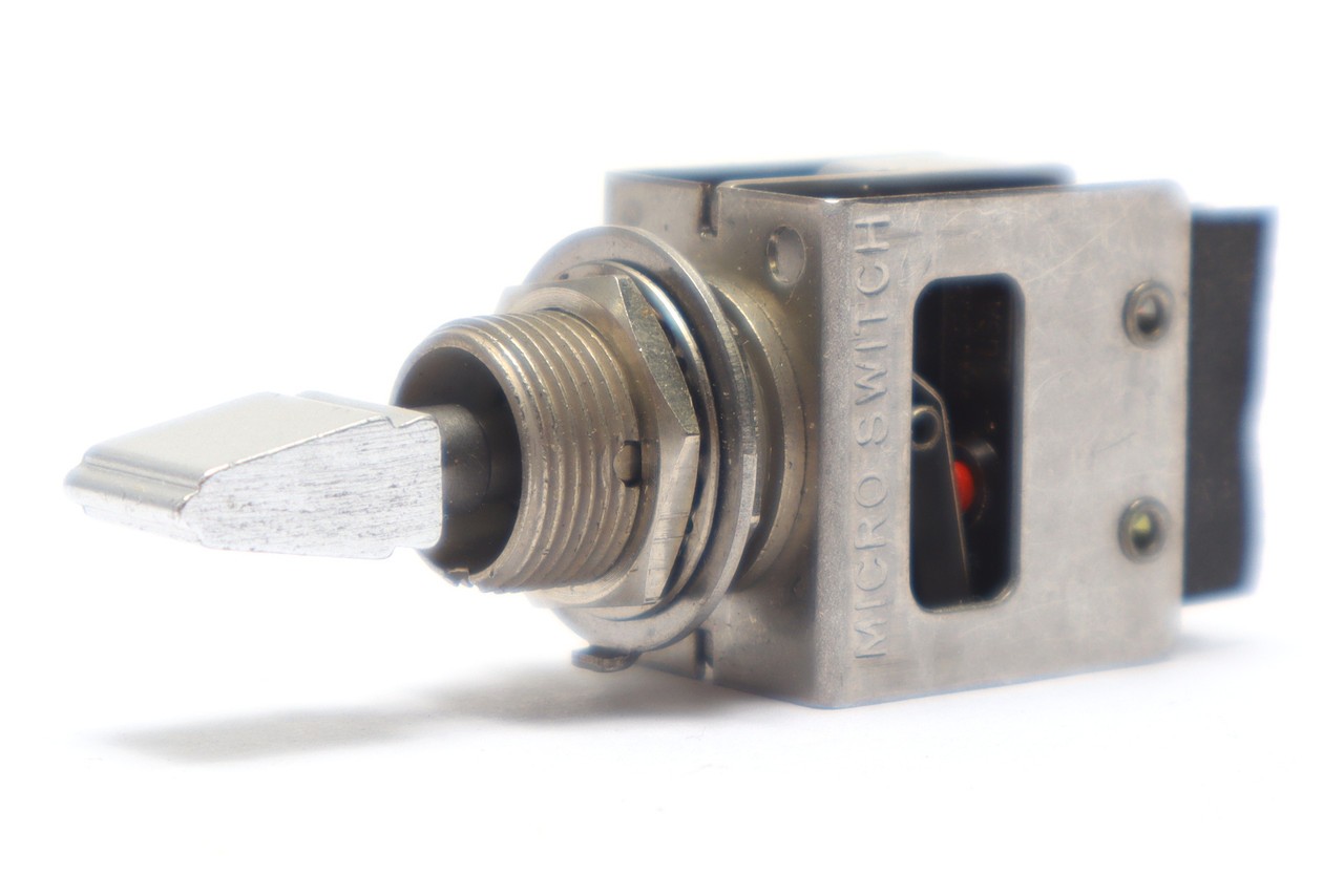 Honeywell 13AT402-T2 DPDT Toggle Switch, 5Amp