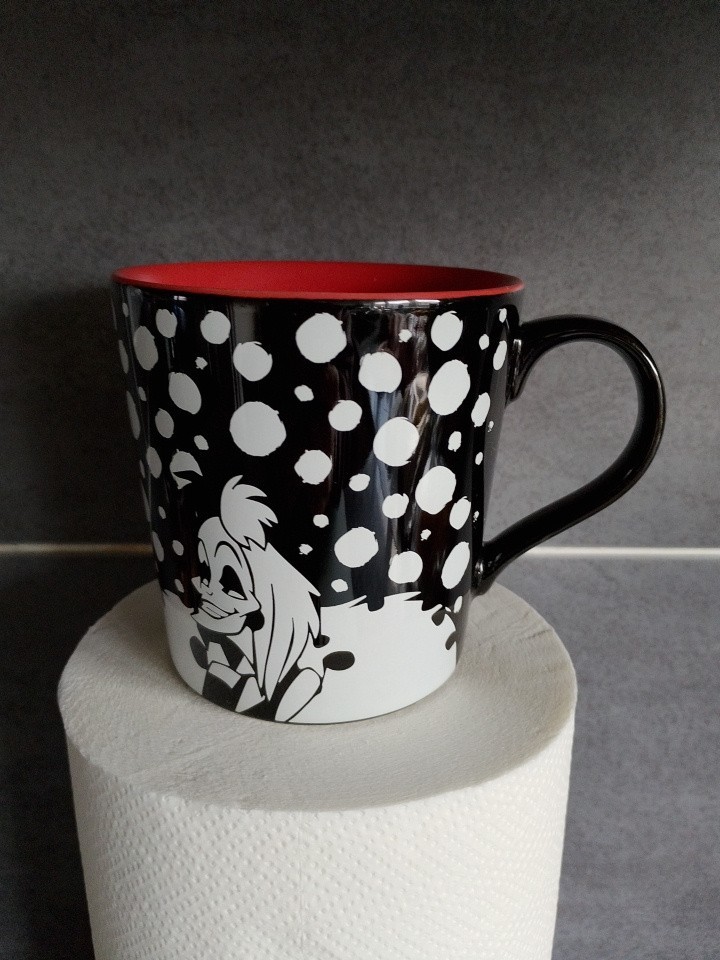 DISNEY 101 DALMATIONS CRUELLA DEVILLE I HATE MONDAYS COLLECTABLE MUG