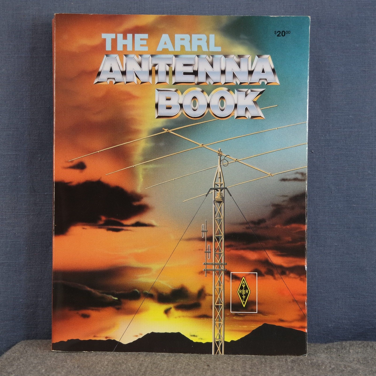 16th Edition The ARRL Antenna Book 1991 Very Good Condition Front/Side Views