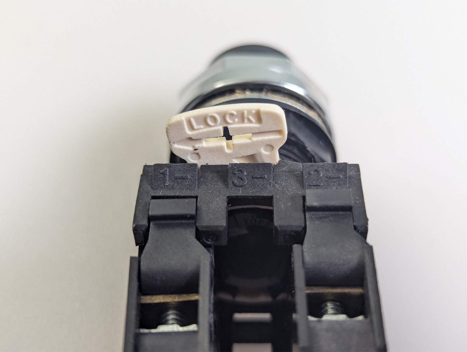 EATON Selector Switch, 2 Pos, Keyed (Missing key)