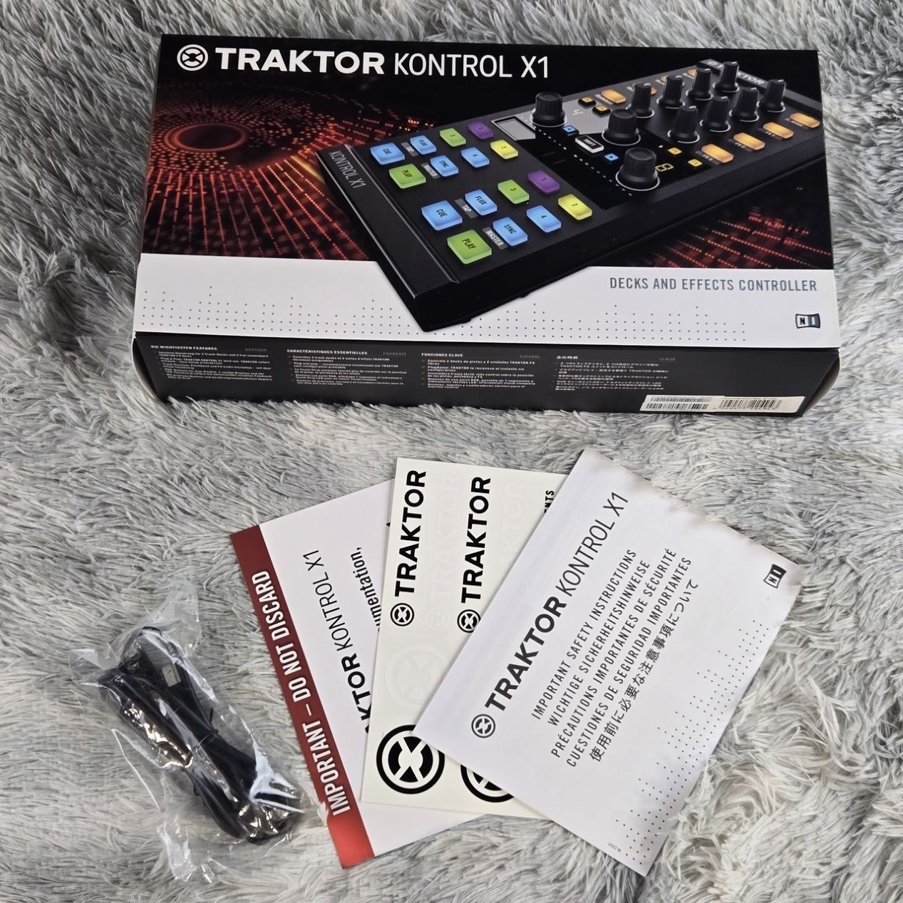 Native Instruments Traktor Kontrol X1 MK2 DJ FX Controller USB MIDI w/Box Tested